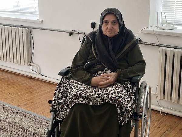 Sariget has the aftereffects of a stroke and right-sided hemiparesis. She needs rehabilitation!