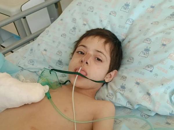 Help pay for the senior nanny's work so that Aslan and other children are not left alone in the hospital!