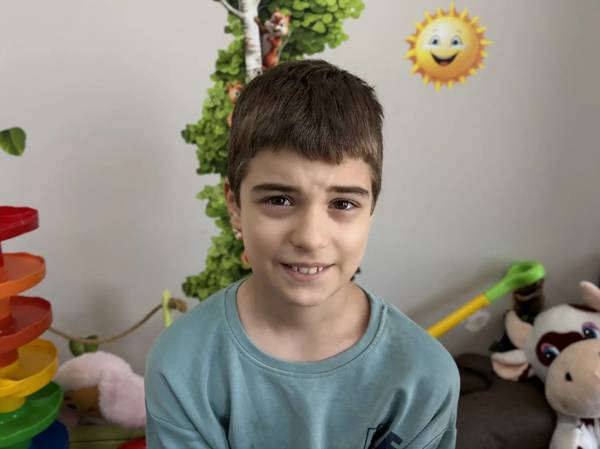 Чтобы сформировать коммуникативные навыки, Али нужно пройти курс коррекции аутизма!