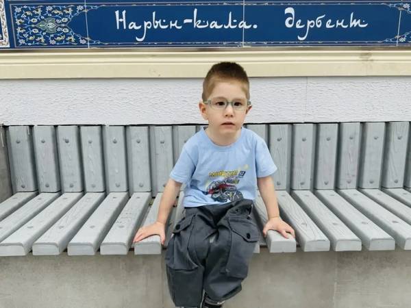 У Мухаммада ДЦП, ему нужна реабилитация