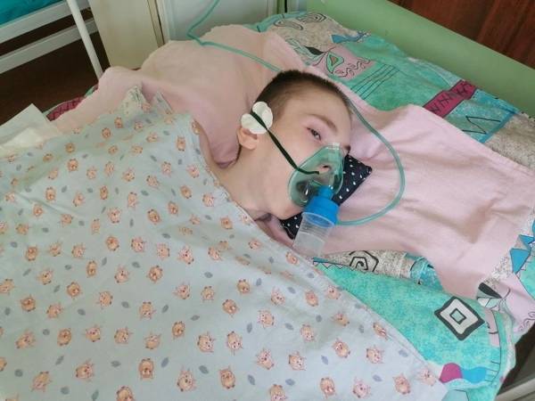 Даниилу из психоневрологического интерната нужна помощь нянь во время лечения!