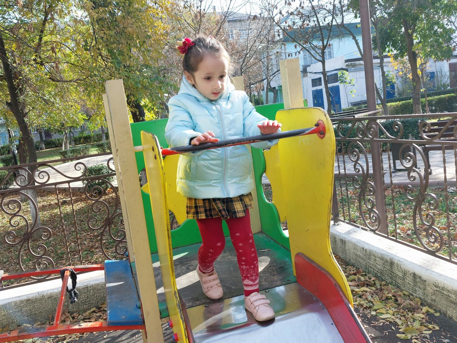 У маленькой Амаль аутизм, необходим интенсивный курс реабилитации в Астрахани!