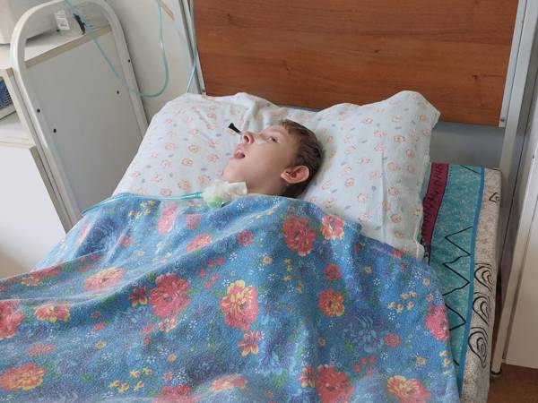 Tanya from the psychoneurological care home needs help from nannies during her treatment!