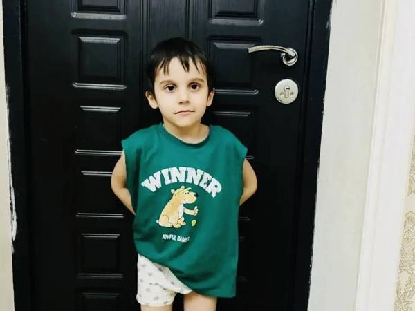 Osman has a speech and language developmental delay. To overcome this delay, he needs help from specialists.
