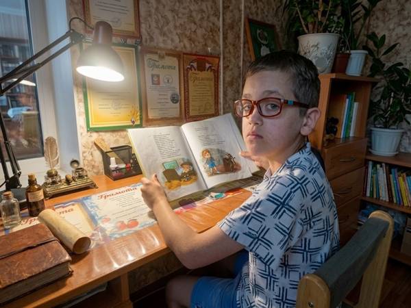 Поможем Денису продолжить занятия с психологом