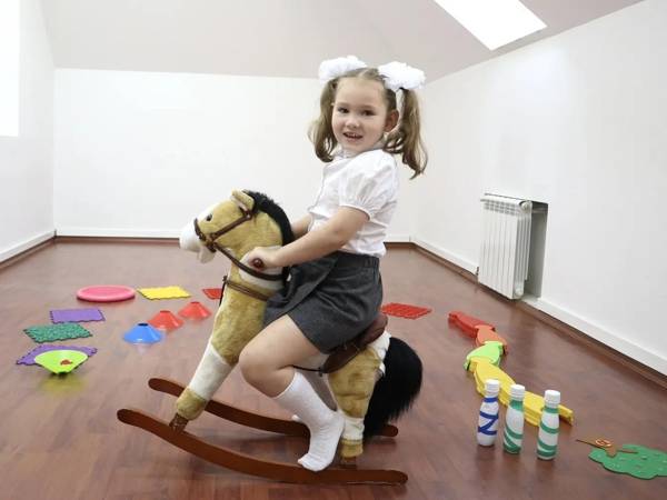 У Вероники аутизм! Девочке требуется помощь специалистов, чтобы улучшить коммуникативные навыки