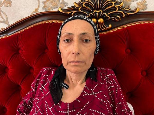 Умукусум рак молочной железы с метастазами в костях. 
Ей необходимо лечение!