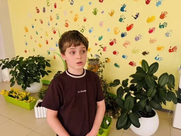 Oleg, who has a psychological developmental disorder and autism, needs rehabilitation.