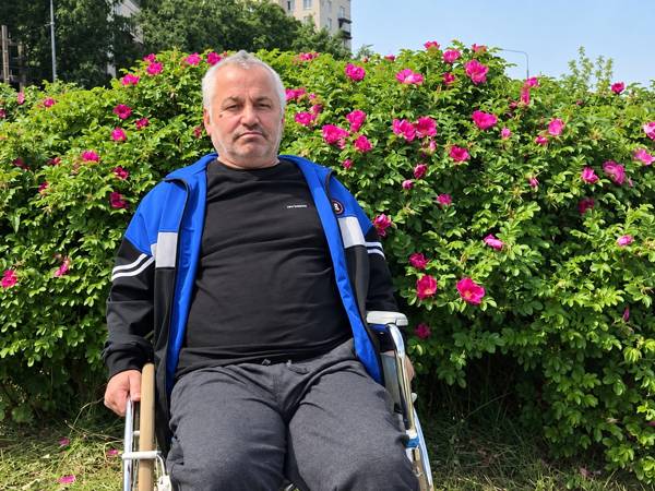 У Курбана последствия заболевания позвоночника и нижний парапарез. Ему необходима реабилитация!
