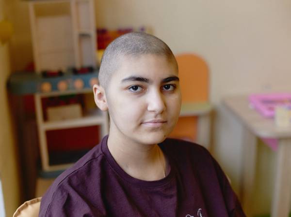 Karolina has blood cancer. She needs therapy with a special medication