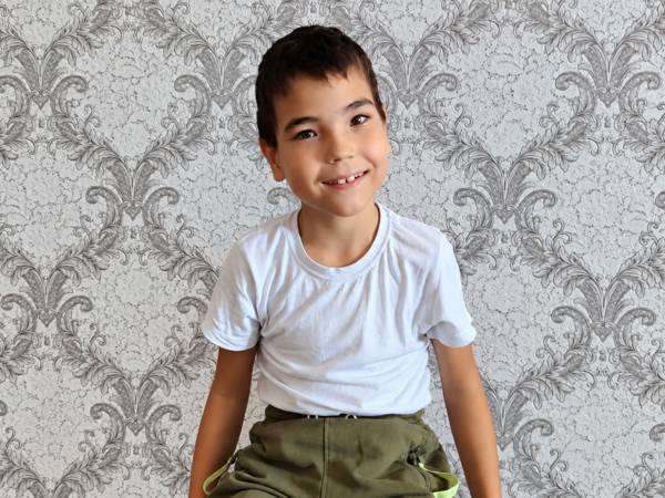 Radmir has cerebral palsy. He needs rehabilitation so that he can walk independently!
