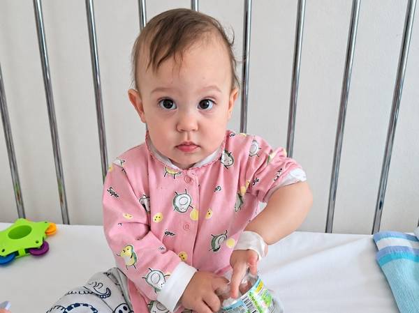 Help orphaned children not be left alone in the hospital – pay for nannies!