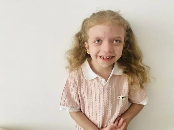 Amira, who has psychological and speech development disorders, needs a rehabilitation course.