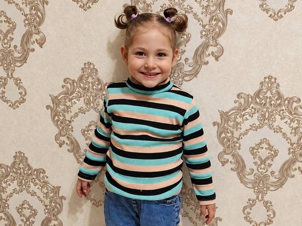 Eva has psychological and speech development disorders, as well as grade IV hearing loss. She needs rehabilitation!