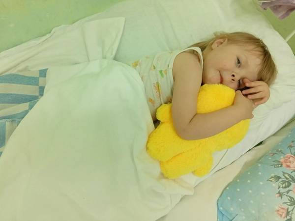Eva from the children's home is undergoing examination and treatment in the hospital; she needs help from nannies!