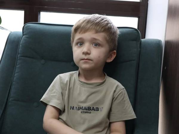 Shamil has autism! The boy needs help from specialists to improve his communication skills!