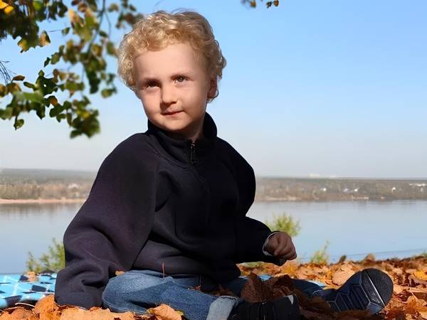 Timur, who has a rare disease, needs a rehabilitation course.