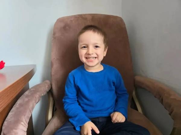 Abdulaziz, who has been diagnosed with delayed psychoverbal development, needs rehabilitation for further progress.