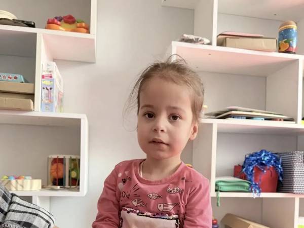 Fatima has cerebral palsy and delayed psychoverbal development. To overcome her developmental delay, she needs rehabilitation.