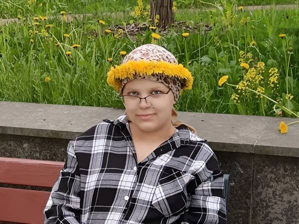Yulya is an orphan, she has cancer. Please help us pay for a nanny during the girl's treatment in the hospital!