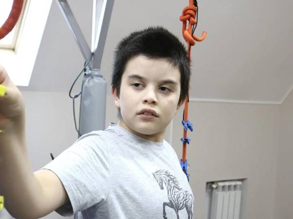 Amirkhan has autism! The boy needs help from specialists to improve his cognitive development