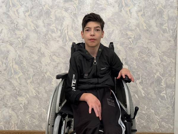 Mukhamed, who has cerebral palsy, needs to have his teeth treated before surgery — let's help him.