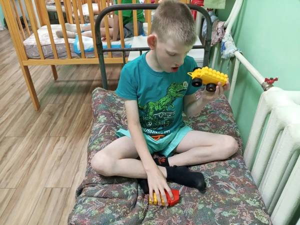 Igor needs help from nannies during his hospital treatment!