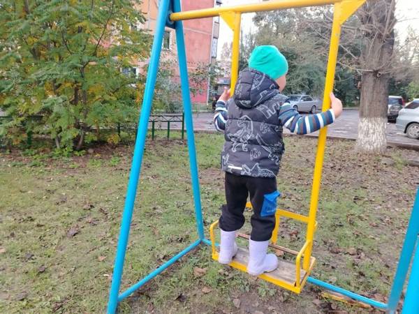 Children from orphanages and boarding schools need help from nannies during treatment!