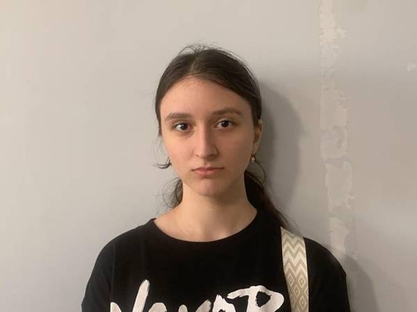 Rukizhat has bilateral neurosensory hearing loss of grade III. She needs a hearing aid!