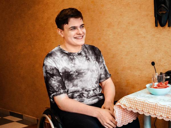 Егору нужна операция, чтобы встать на ноги