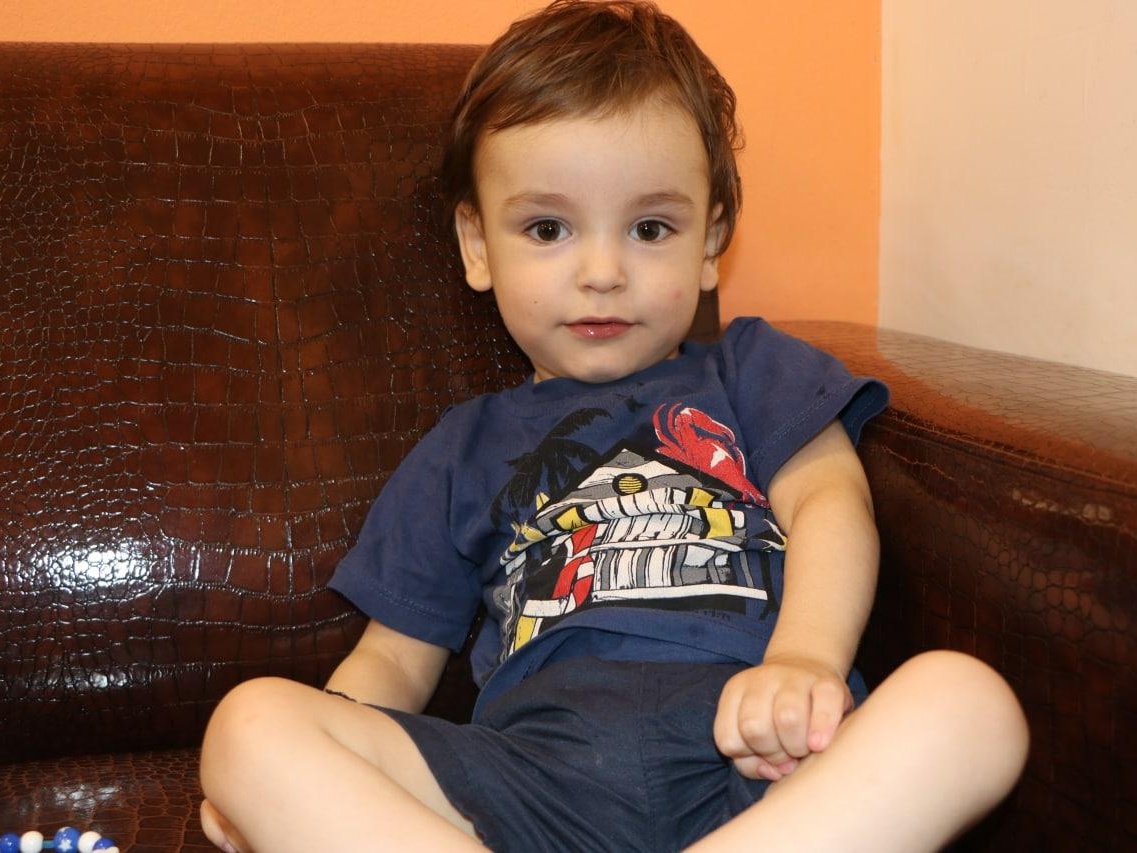 У Аслана ДЦП, ему необходимо пройти очередной курс реабилитации