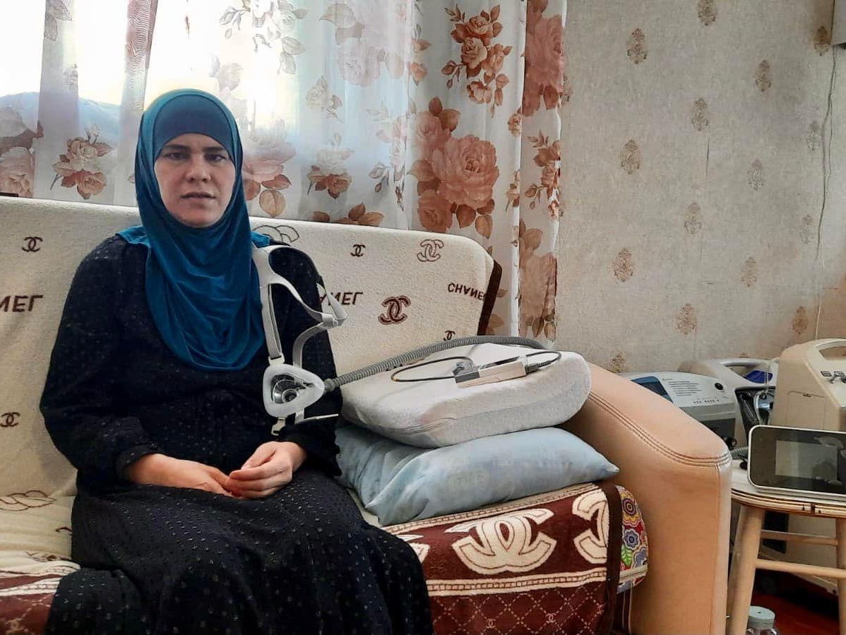 Залине необходимо медицинское питание, чтобы жить и ухаживать за тяжело больным сыном