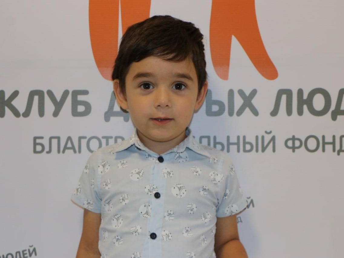 У Билала аутизм, ему необходимо пройти курс реабилитации