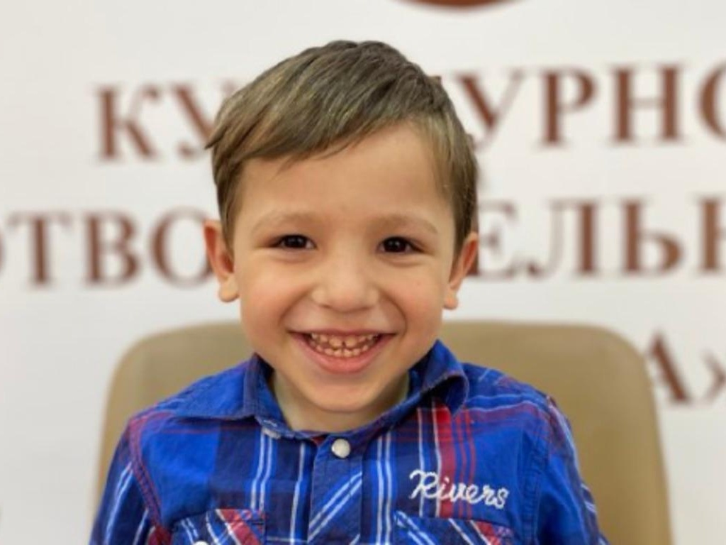 У Шабата ДЦП, ему необходимо пройти курс реабилитации