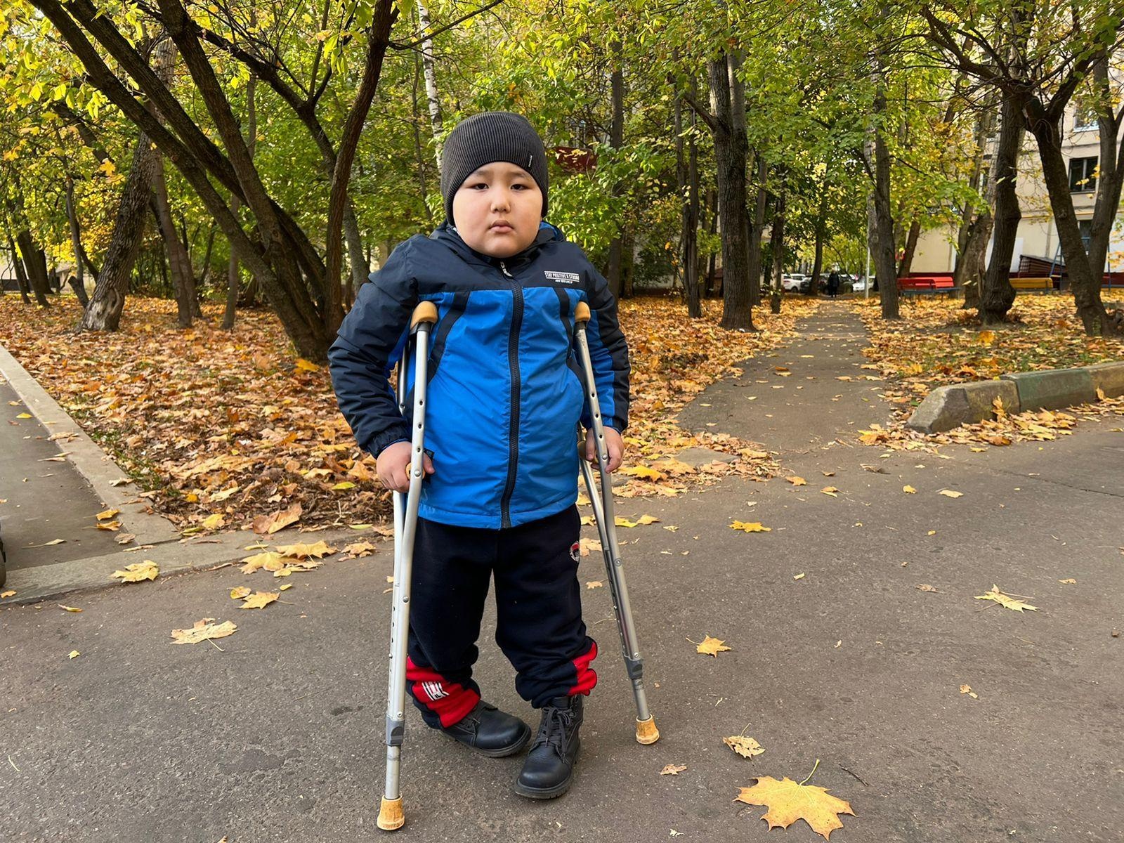Нуртилеку нужна операция на ногах, чтобы он мог ходить
