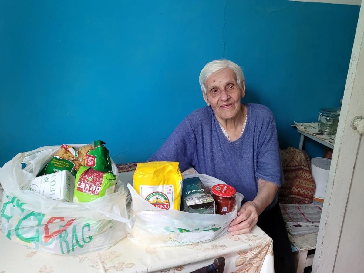 Одинокие бабушки и дедушки нуждаются в продуктовой помощи!