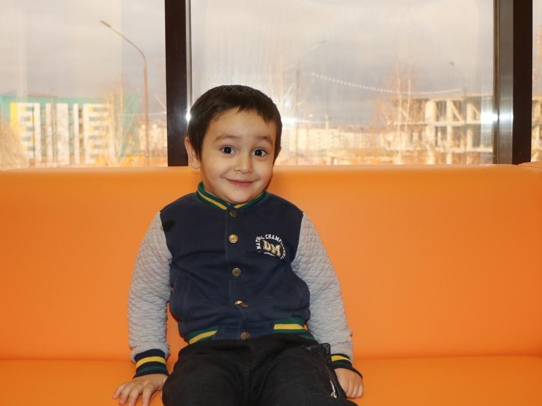 Абу-Бакару нужно пройти курс реабилитации, чтобы развить речевые навыки и исправить походку