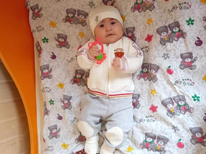 У Мухаммадюсуфа врождённый порок сердца. Ему необходима срочная операция