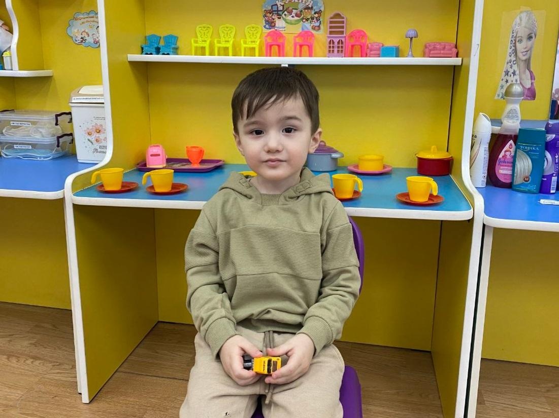 У Абдуллаха аутизм, ему необходим курс реабилитации!