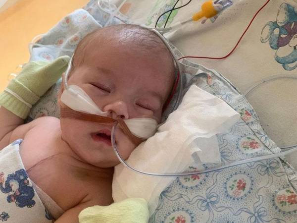 Ayguzel has a congenital heart defect. She needs medical support in intensive care!