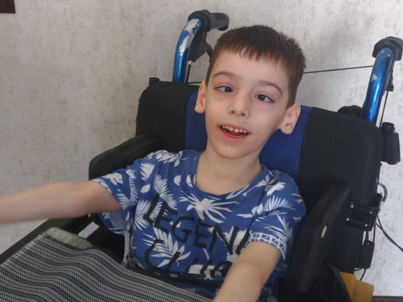 Помоги Тажудину сделать первые шаги!