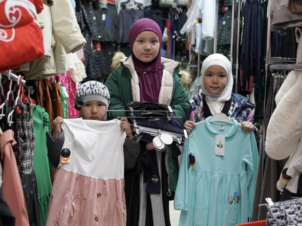 500 детей из малообеспеченных семей нуждаются в сезонной одежде!