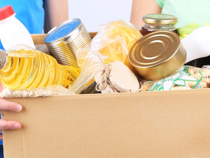 We will help to provide 100 families with essential goods together!