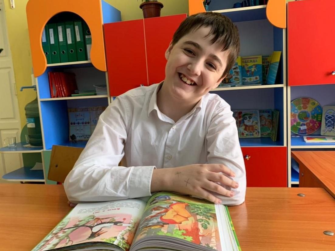 У Тагира аутизм. Чтобы обучиться новым навыкам, нужен курс реабилитации!
