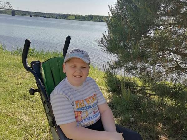 Арсению нужен вертикализатор, чтобы вернуть утраченные навыки вертикализации и ходьбы