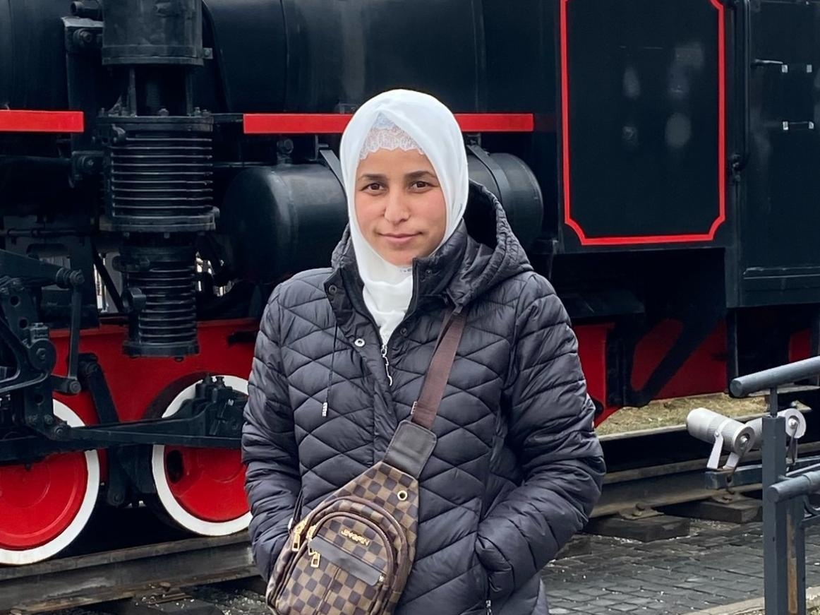 У Матлубы опухоль шейного отдела позвоночника, ей нужна операция