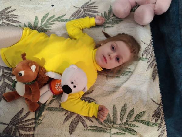 У Леры ДЦП и судорожный синдром. Ей нужен курс реабилитации