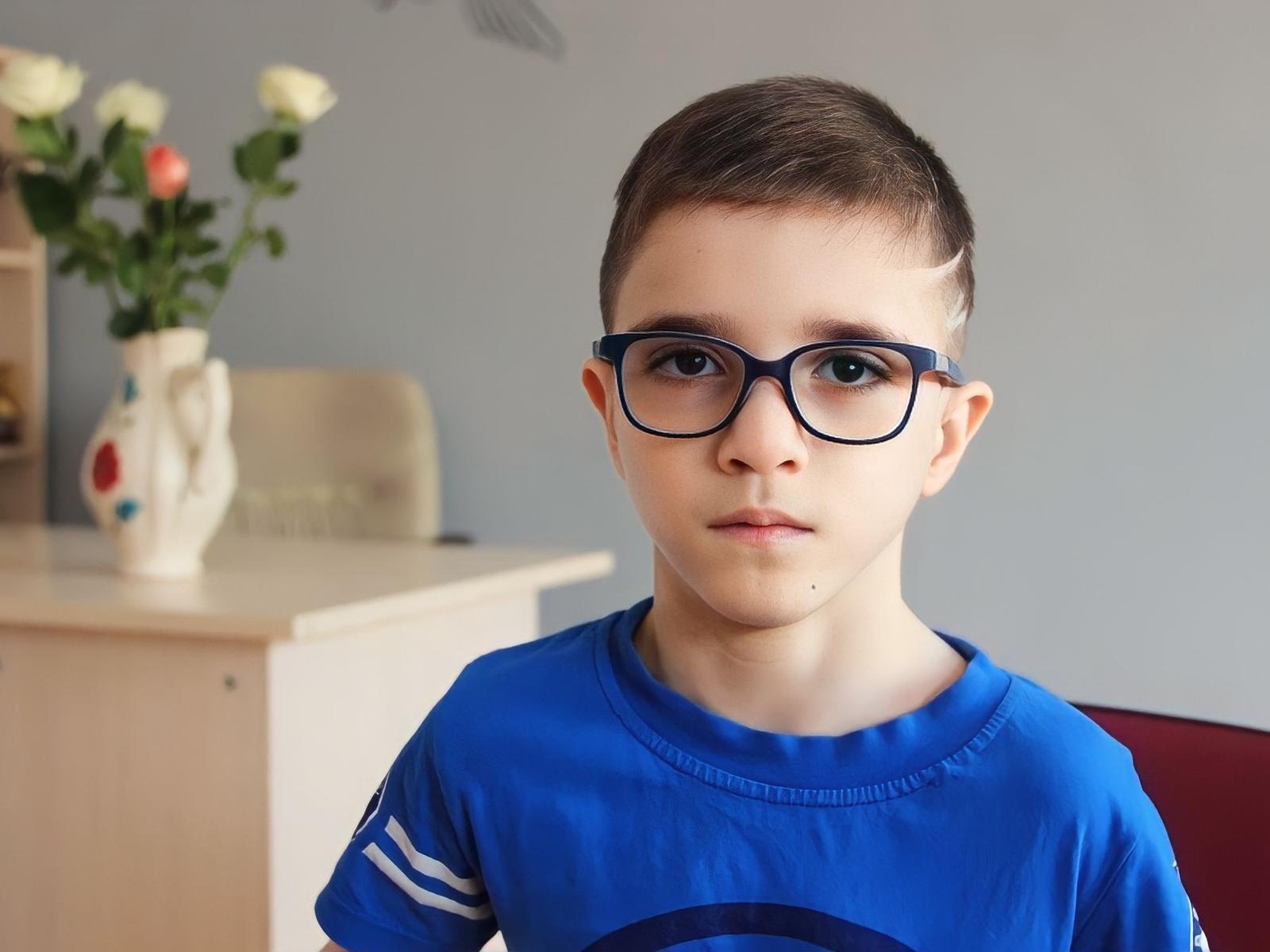 У Мустафы ДЦП. Ему нужна реабилитация, чтобы научиться ходить