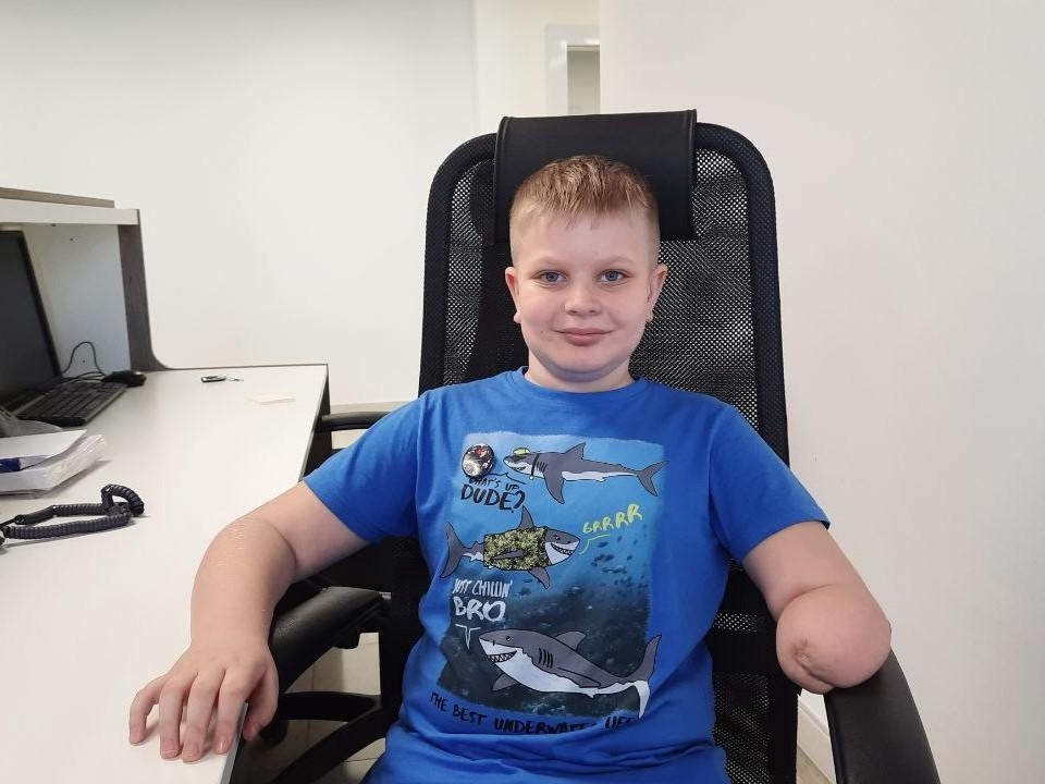 Nikita needs a cyber prosthesis in his left hand!