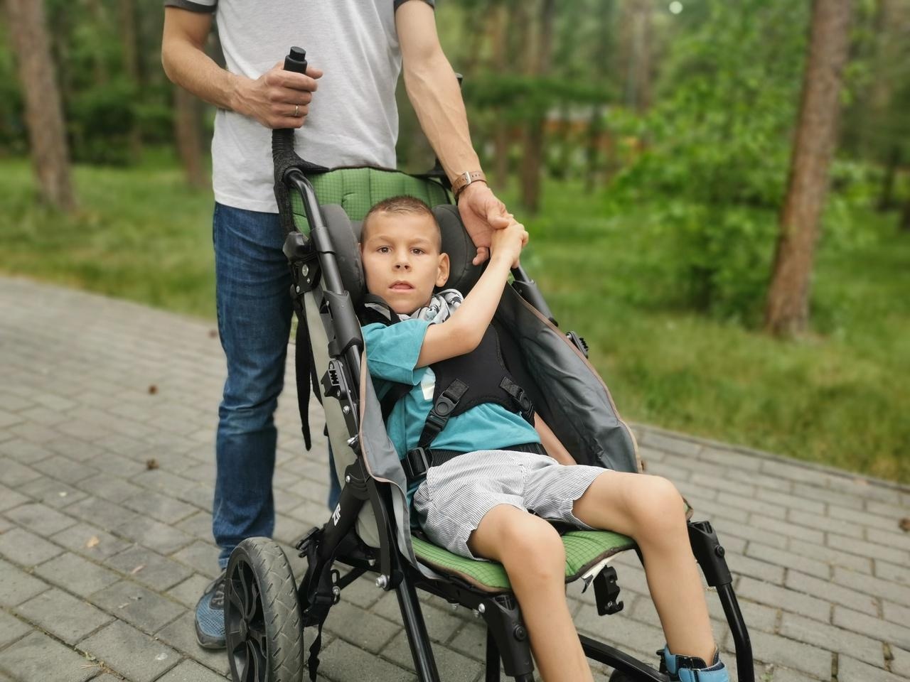 У Семёна ДЦП, ему необходима реабилитация!